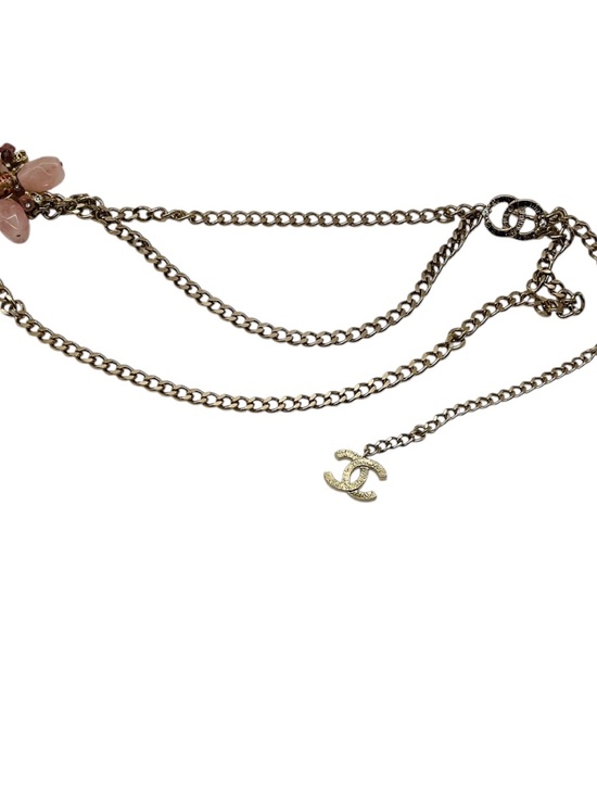 CHANEL RARE 2005 ROSE QUARTZ STONE EMBELLISHED CC LOGO PENDANT GOLD CHAIN BELT